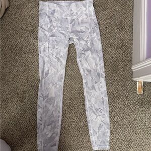 Lululemon Wonder Train High-Rise Tight with Pockets 28"